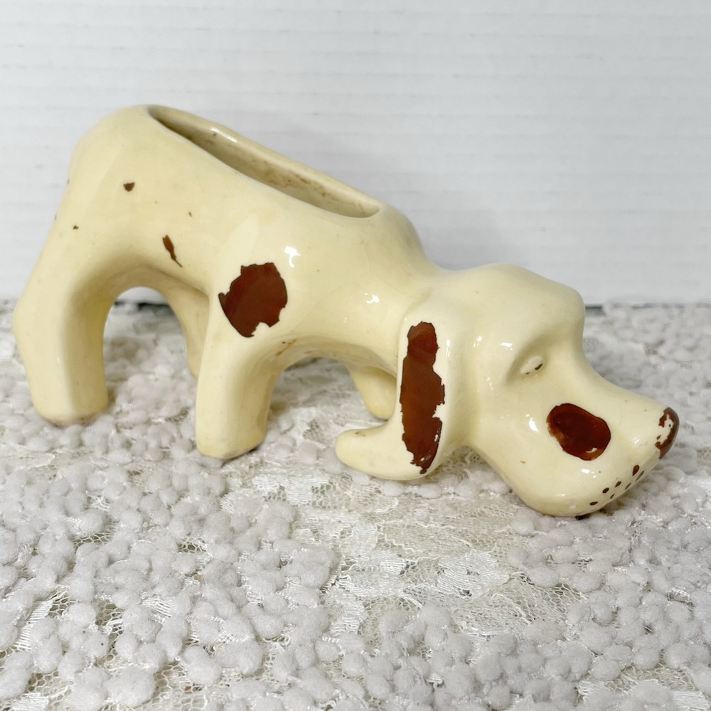 Vintage Shawnee Pottery Sniffing Hound Dog Planter Light Yellow Brown Spots 7"